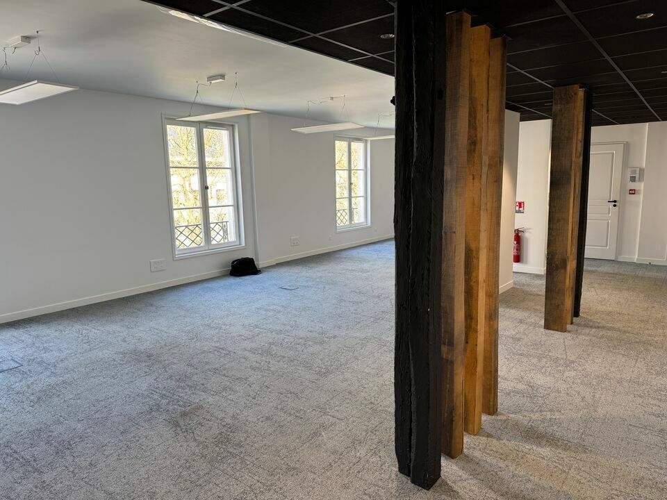 Location bureaux 115.49 m² non divisibles