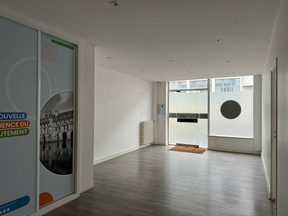 TOURS CENTRE BUREAUX COMMERCIAUX A LOUER 80 M² 