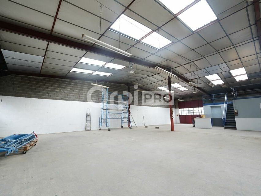 LOCAL D'ACTIVITE A LOUER - 370 m² - VILLETTE D'ANTHON