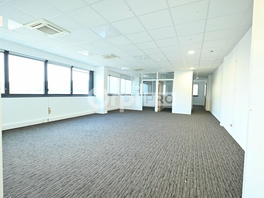 BUREAUX A LOUER - 115 m² - MEYZIEU