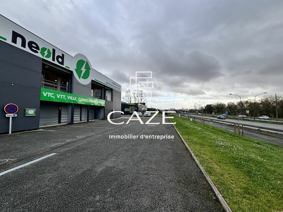 Location local d''activites 1200 m² non divisibles
