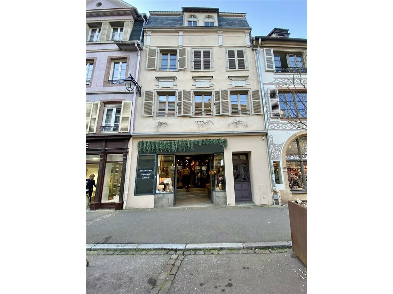 Location local commercial 120 m² non divisibles