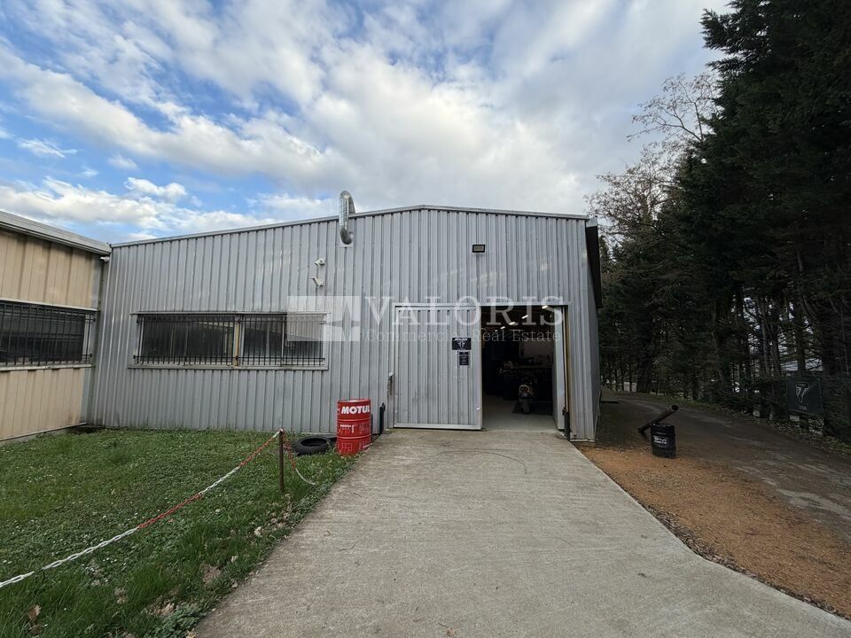 Location local d''activites 1325 m² non divisibles