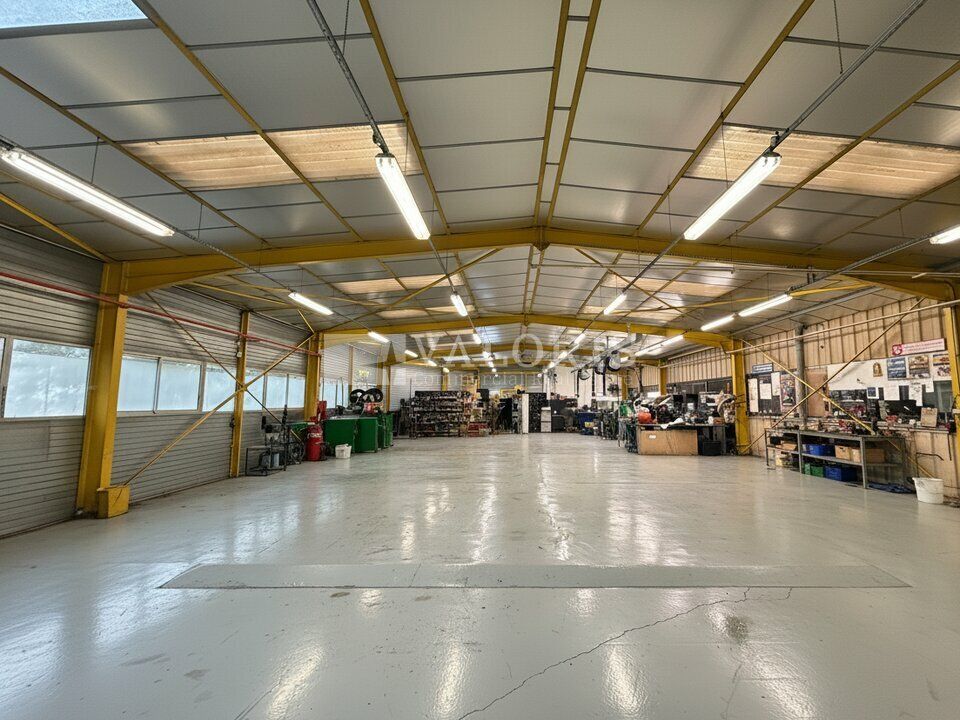 Valoris Real Estate vous propose à la location un local industriel au cœur de la Techlid, pôle économique majeur de l'ouest lyonnais. 