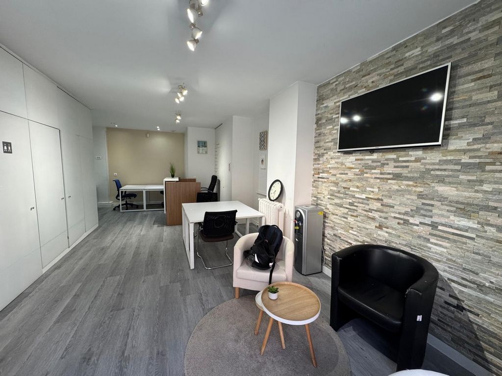 Location bureaux 85 m² non divisibles