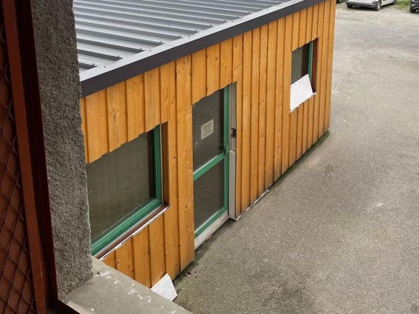 Vente entrepôts 850 m² non divisibles