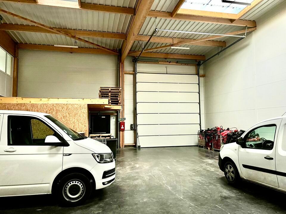 A LOUER LOCAUX D'ACTIVITÉS 460m2 sur Zone Commerciale attractive