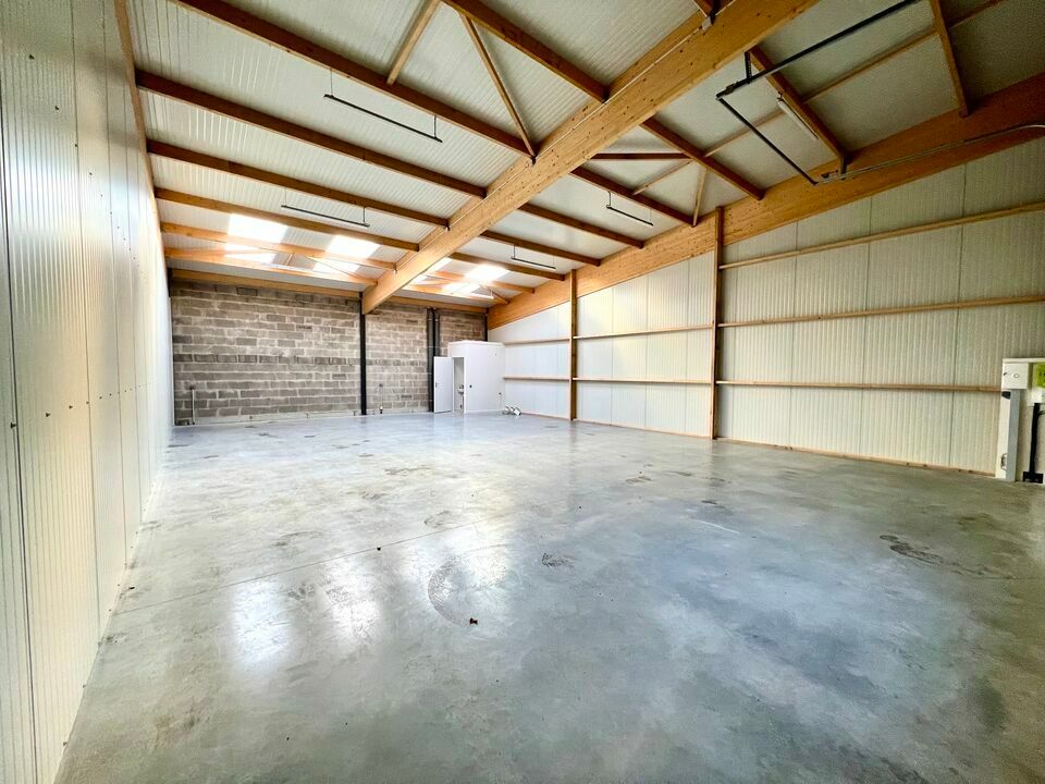 Location local d''activites 99 m² non divisibles