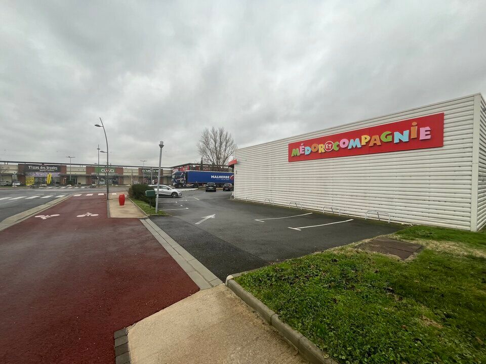 A louer local commercial 1179 m²  Portet sur Garonne