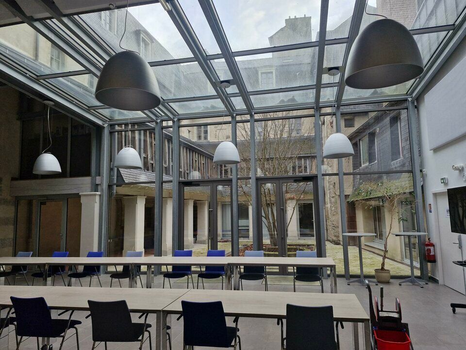 RENNES HYPER CENTRE -IMMEUBLE DE BUREAUX BIEN RARE