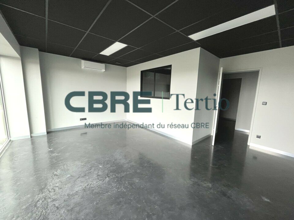Location local d''activites 612 m² divisibles à partir de 305 m²