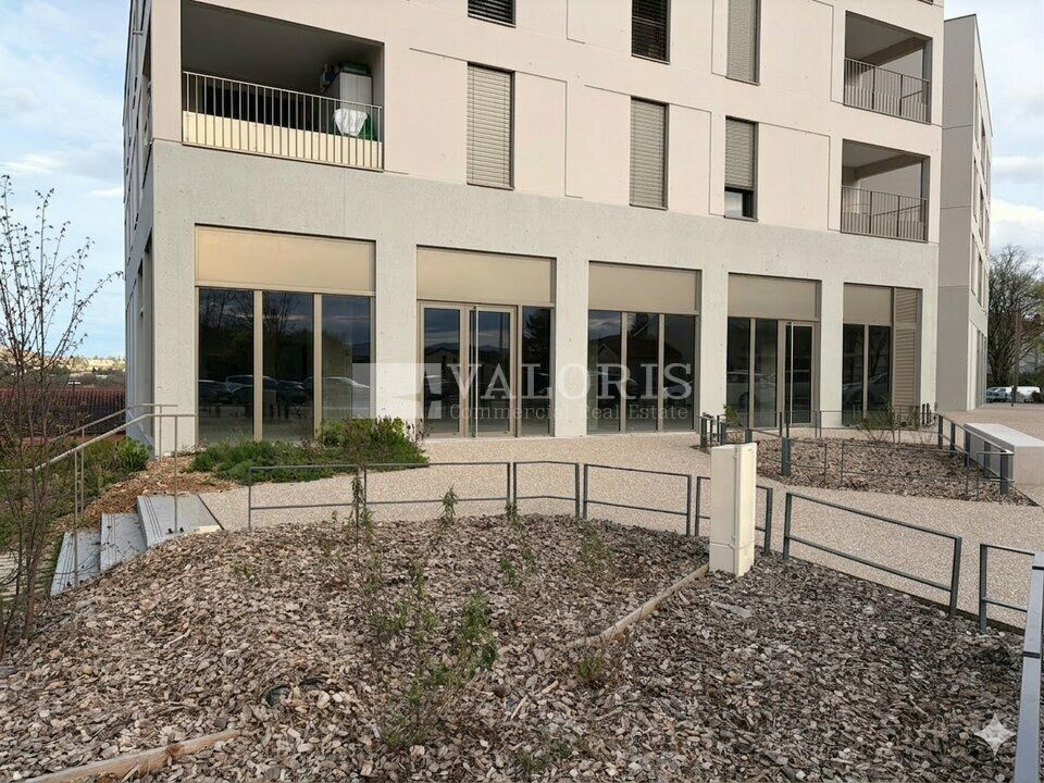Location local commercial 178.8 m² non divisibles
