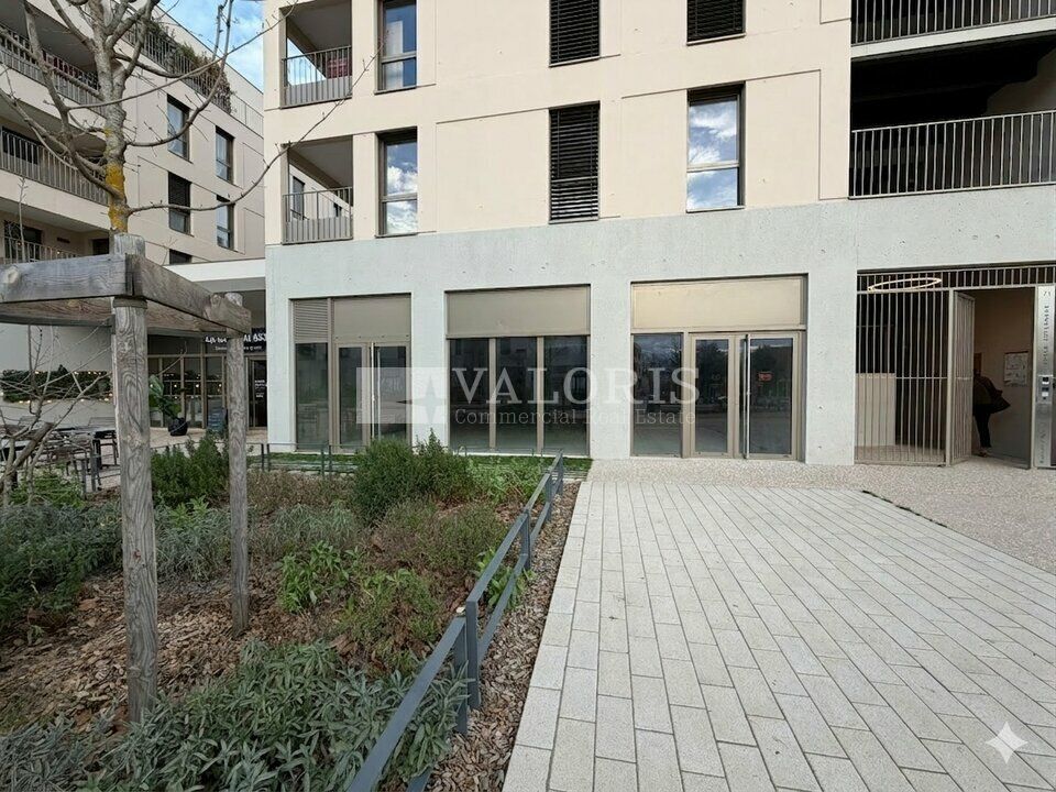 Valoris Real Estate vous propose à la location un commerce de 120 m² au cœur de Dardilly.