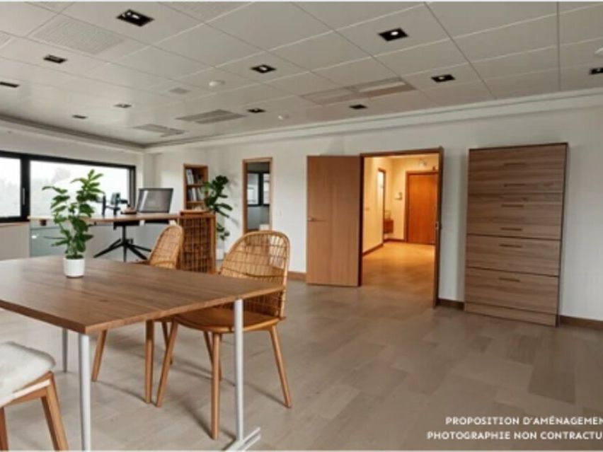 Location bureaux 173.69 m² non divisibles