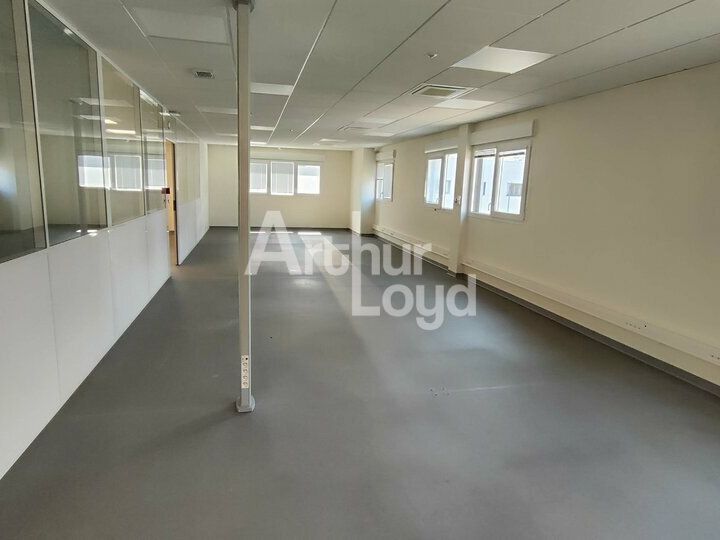 BUREAUX À LOUER 586 m² à Archamps