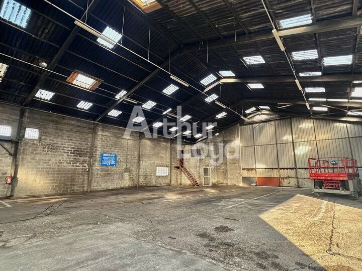 A LOUER - LOCAL D'ACTIVITE / ENTREPOT DE 885m2 AVEC TERRAIN