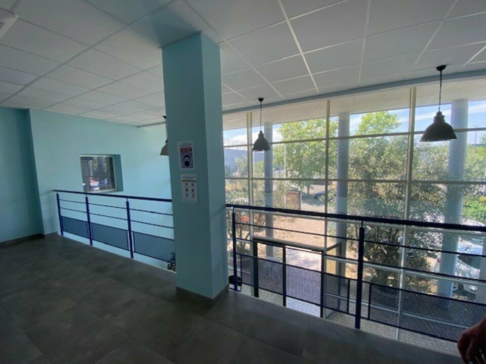 Vente local commercial 3047 m² à CUGNAUX