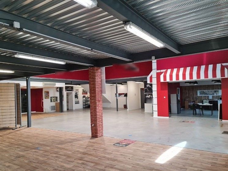 Vente local commercial 1410 m² à GRENADE