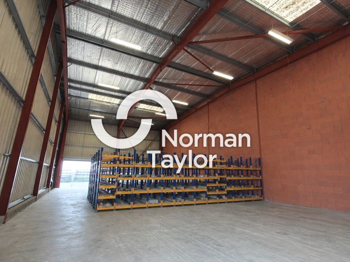 Location local d''activites 330 m² non divisibles