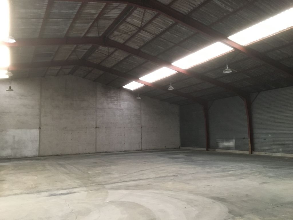 Location local d''activites 550 m² non divisibles