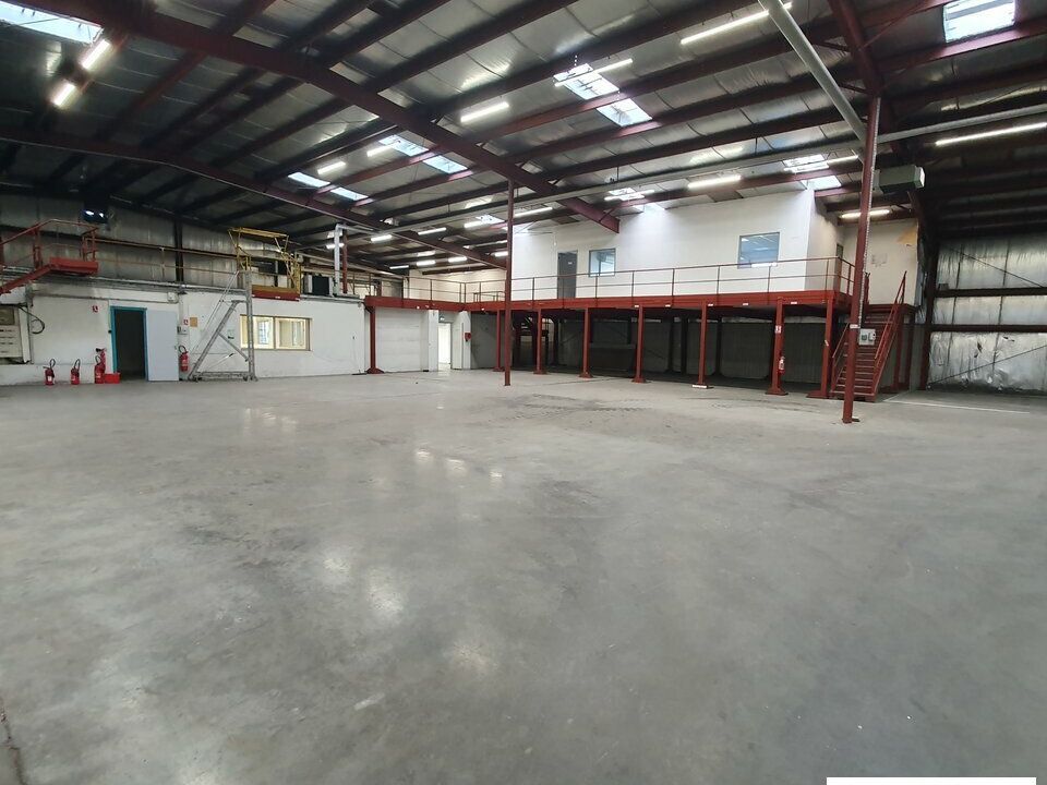 Vente local d''activites 2190 m² non divisibles