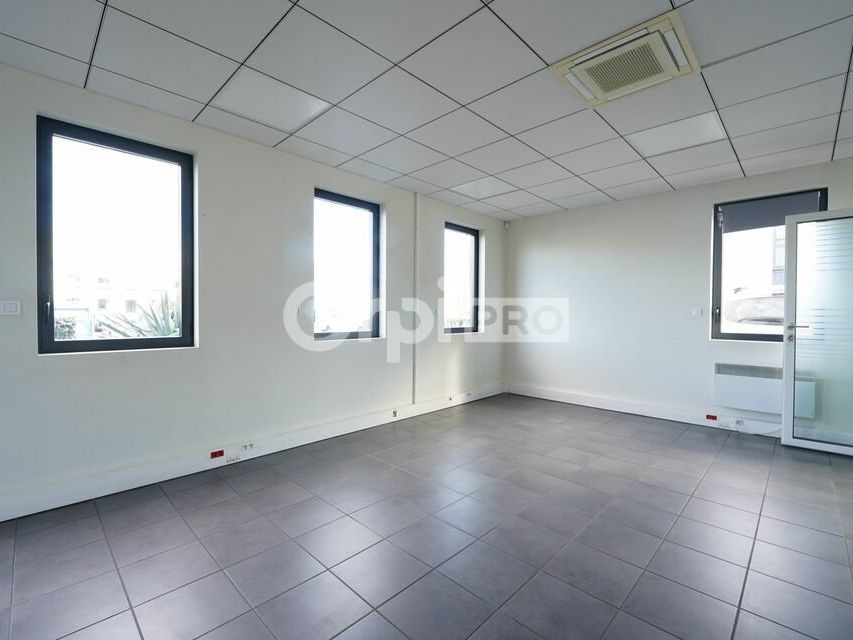 LOCAL MIXTE A VENDRE OU A LOUER - 587m² - VENISSIEUX