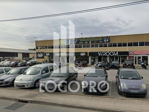Location local commercial 300 m² non divisibles