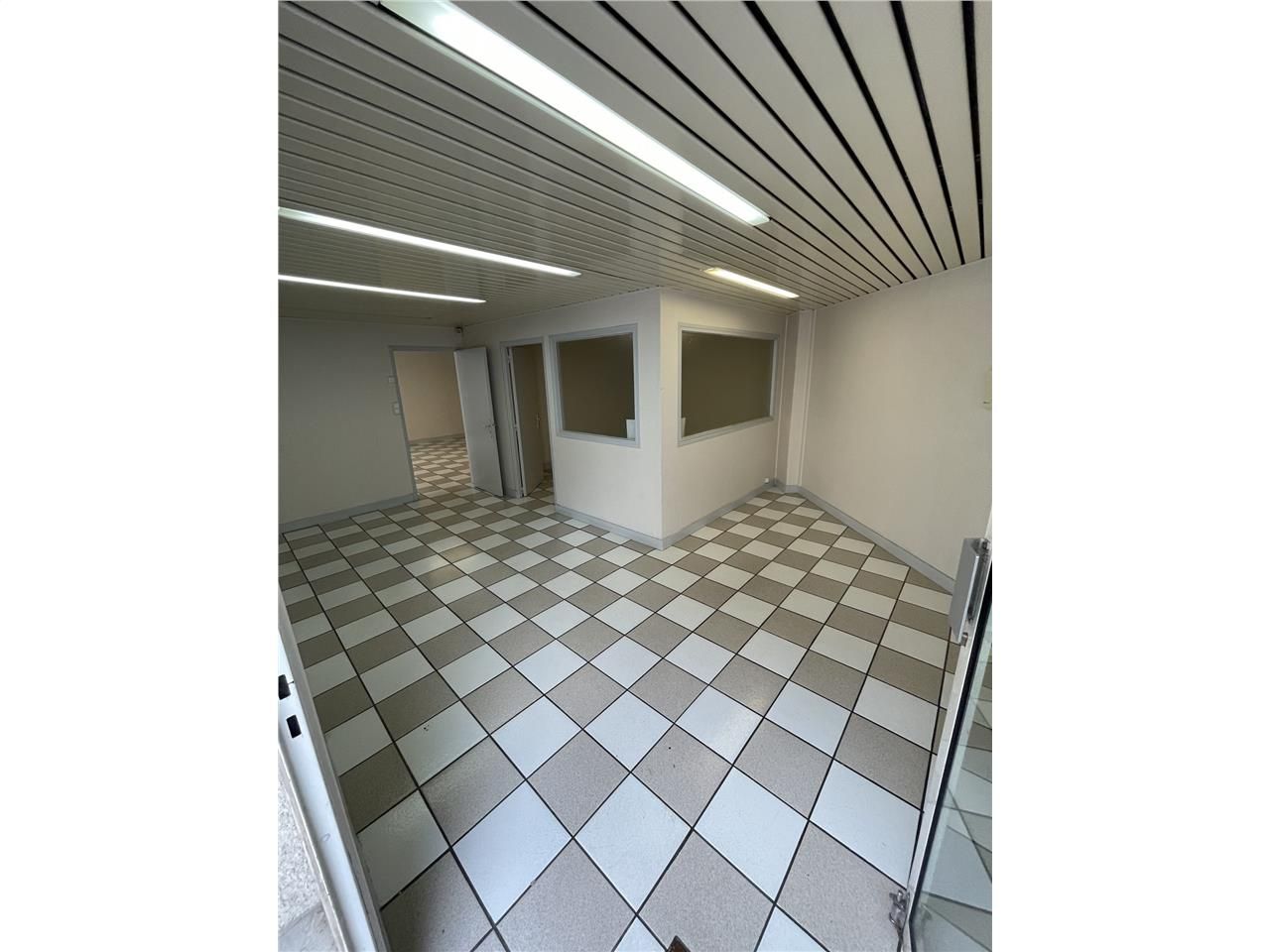 Location local commercial 63 m² à Rueil-Malmaison