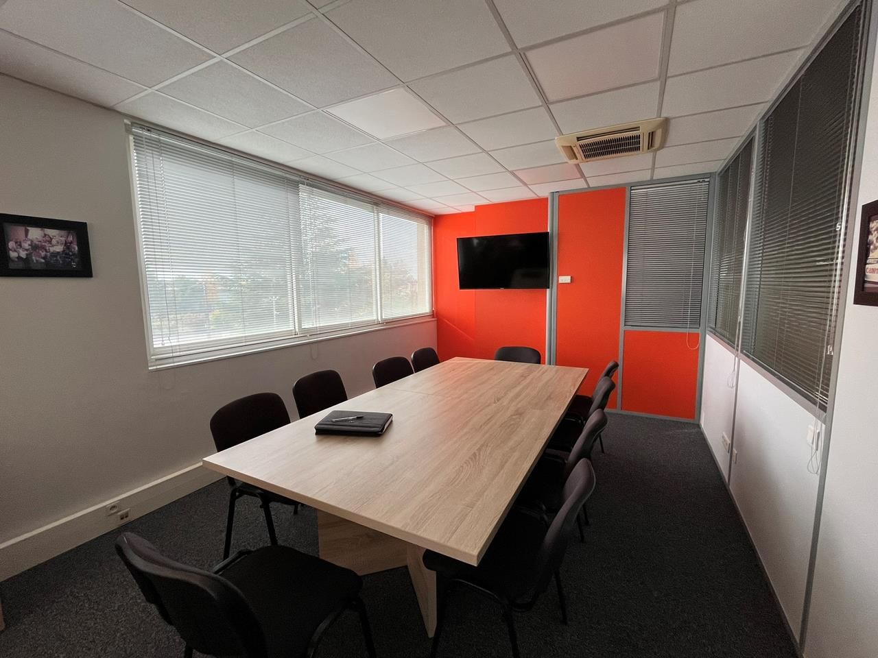 opportunite de bureaux indépendants avec nombreux parkings