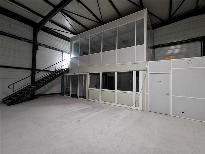 EXCLUSIVITE | ZONE D'ACTIVITES D'AVELIN - ENTREPÔT SUR FONCIER INDEPENDANT DE 722 M²