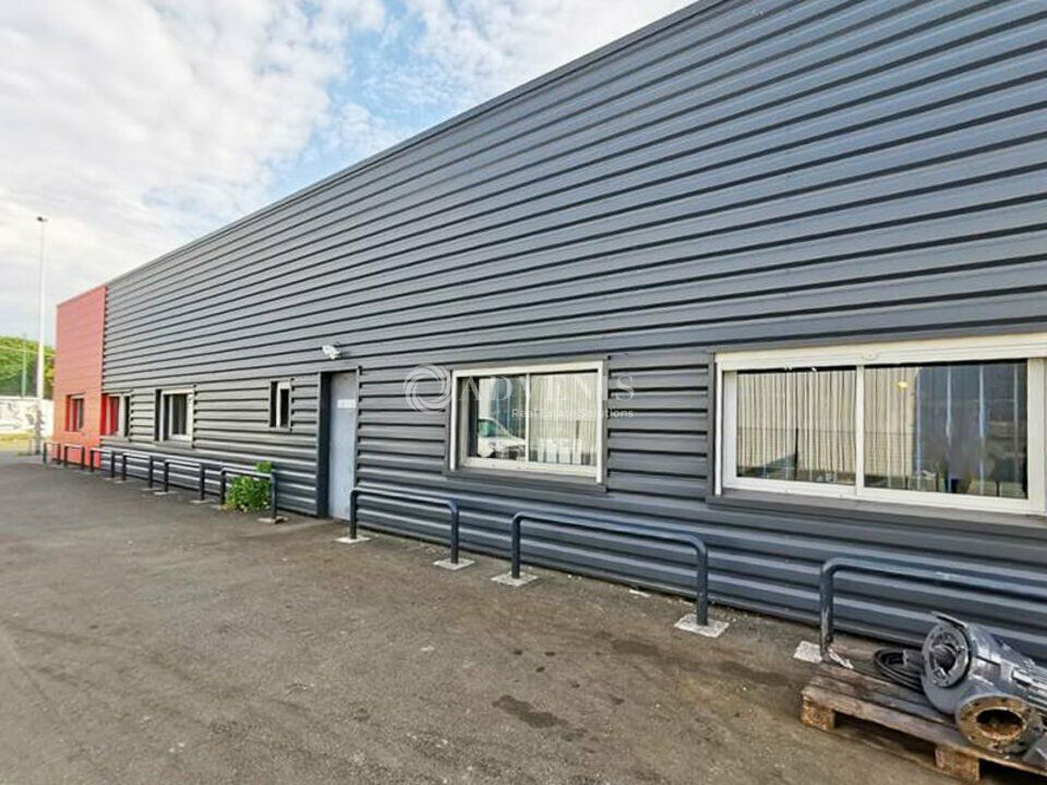Bâtiment d'activités indépendant de 600 m² édifié sur 1500 m² de foncier