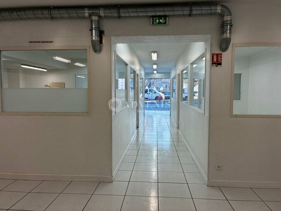 Local commercial d'environ 196,15 m²  à vendre sur rue passagère de Tours 