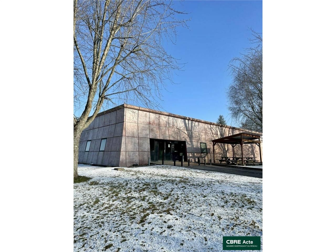 Vente local d''activites 1685 m² non divisibles