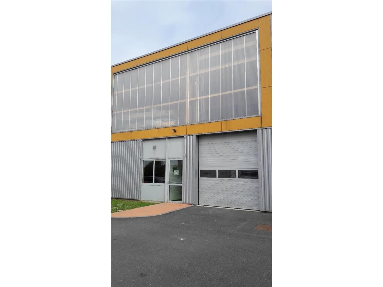 Location local d''activites 236 m² non divisibles