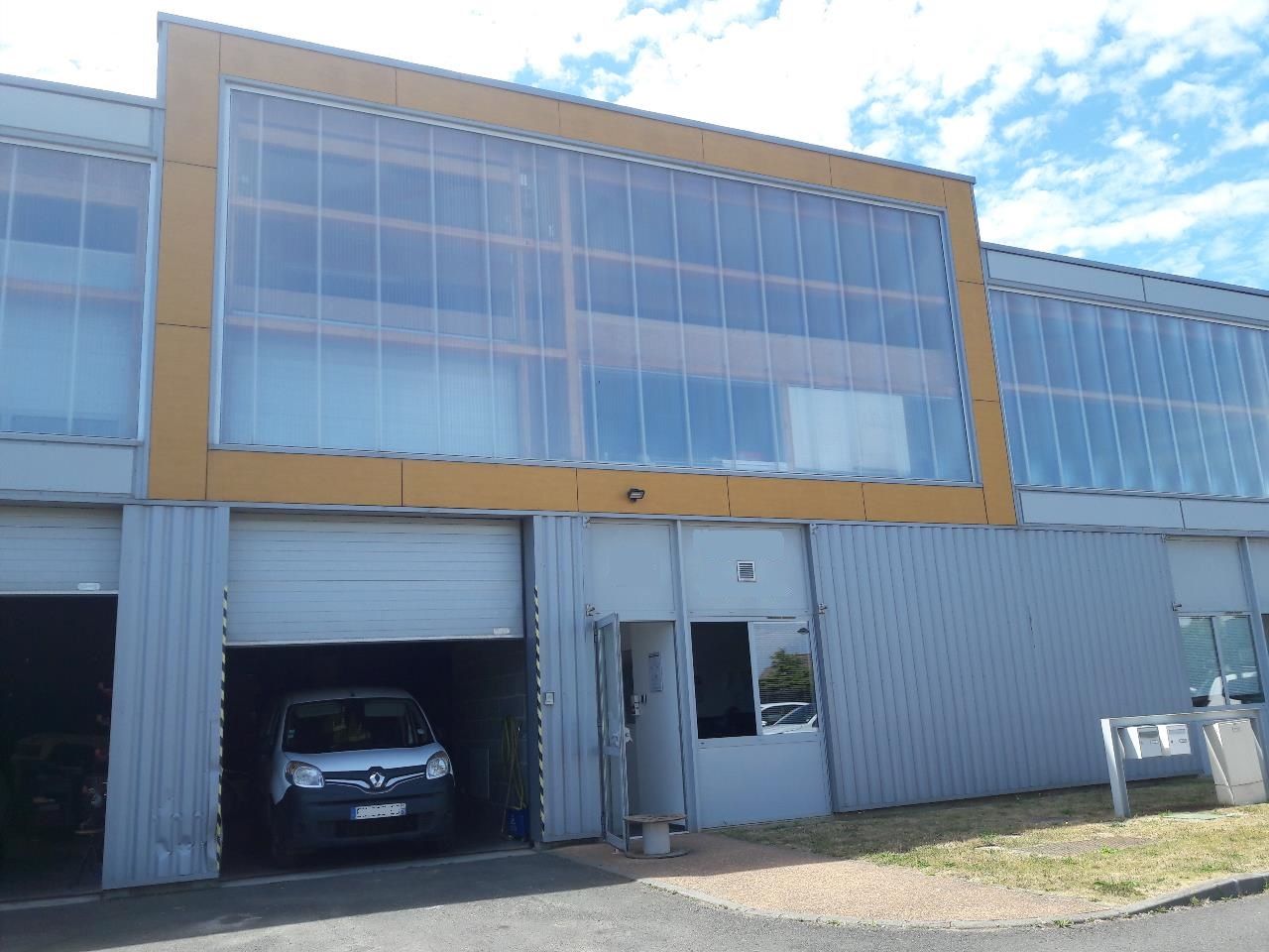 Location local d''activites 257 m² non divisibles