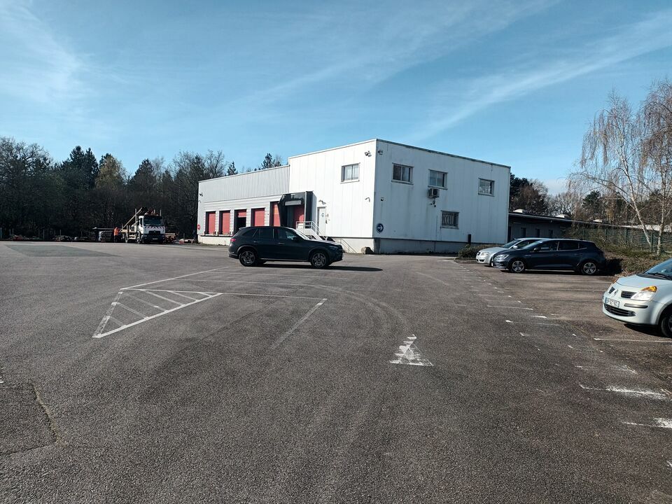 Location local d''activites 1451 m² non divisibles