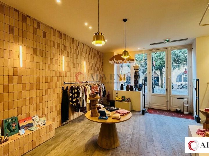 Location local commercial 280 m² non divisibles