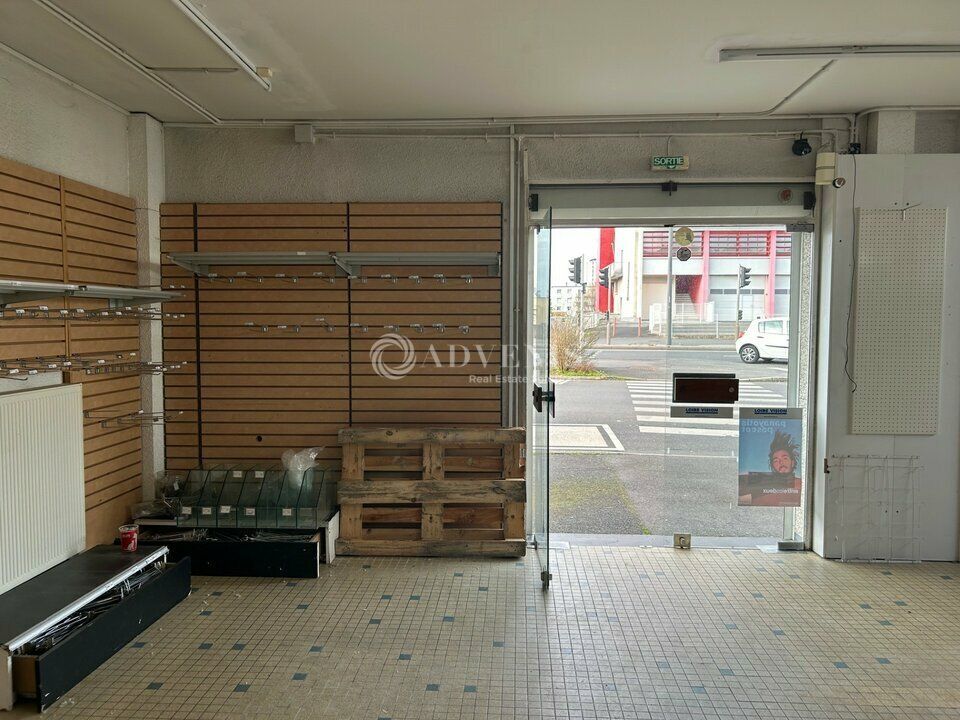 Local commercial d'environ 75 m², à louer sur axe très passager 