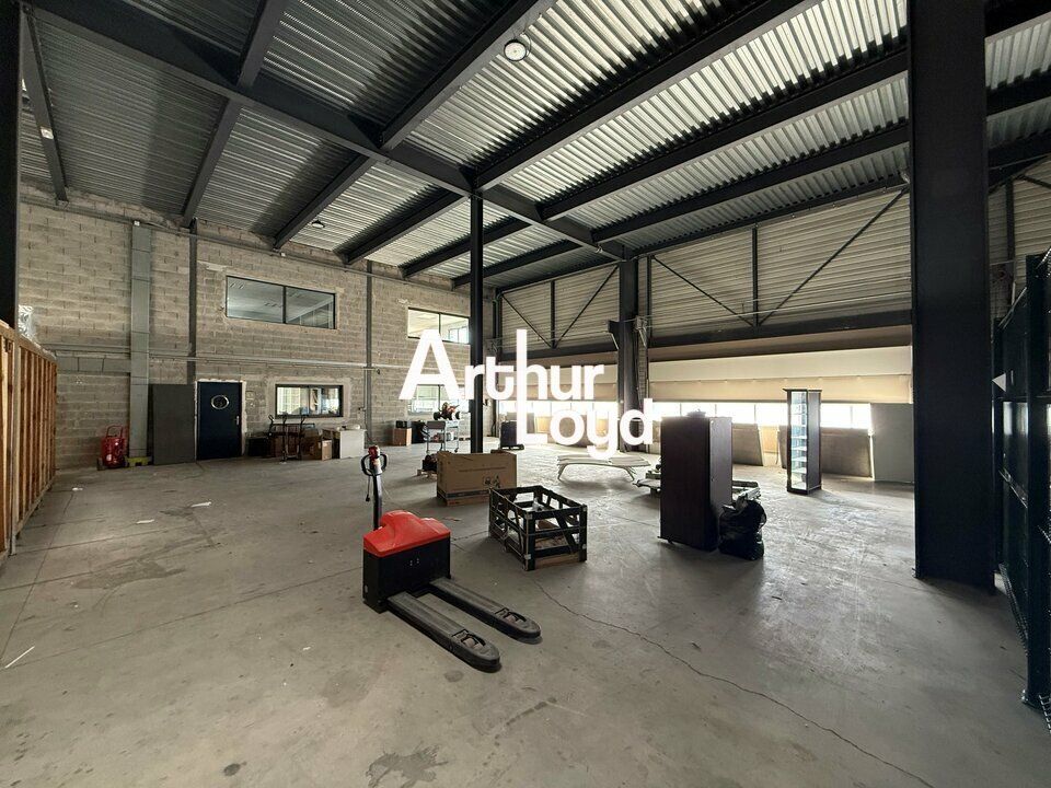 Location local d''activites 280 m² non divisibles