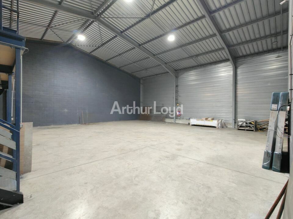 Location activité/entrepôt - 663 m²