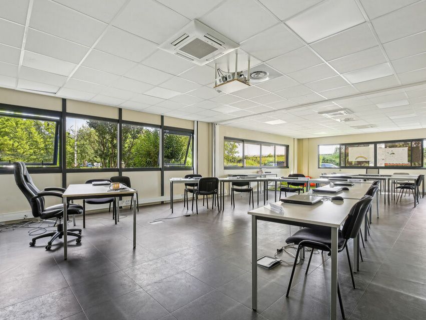 Au coeur du parc Chateau Rouquey, bureaux à vendre