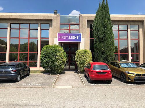 Location bureaux 491.59 m² à Meyreuil