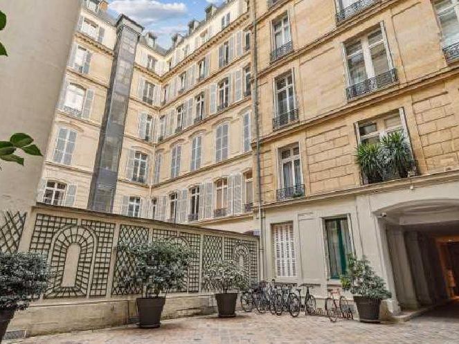 Location bureaux 277.16 m² à Paris 8ème