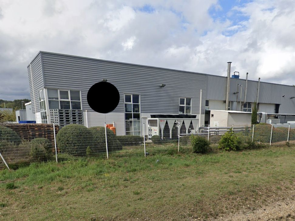 Vente local 2104 m² à Fuveau