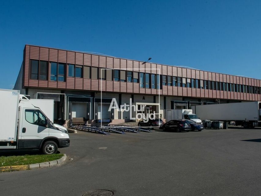 Location local d''activites 1351 m² non divisibles