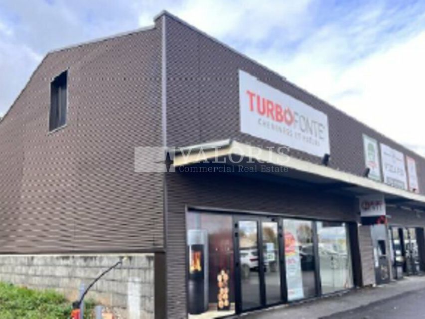 À saisir : murs commerciaux récents de 123 m² dans un retail park dynamique, idéalement situés à Limas !