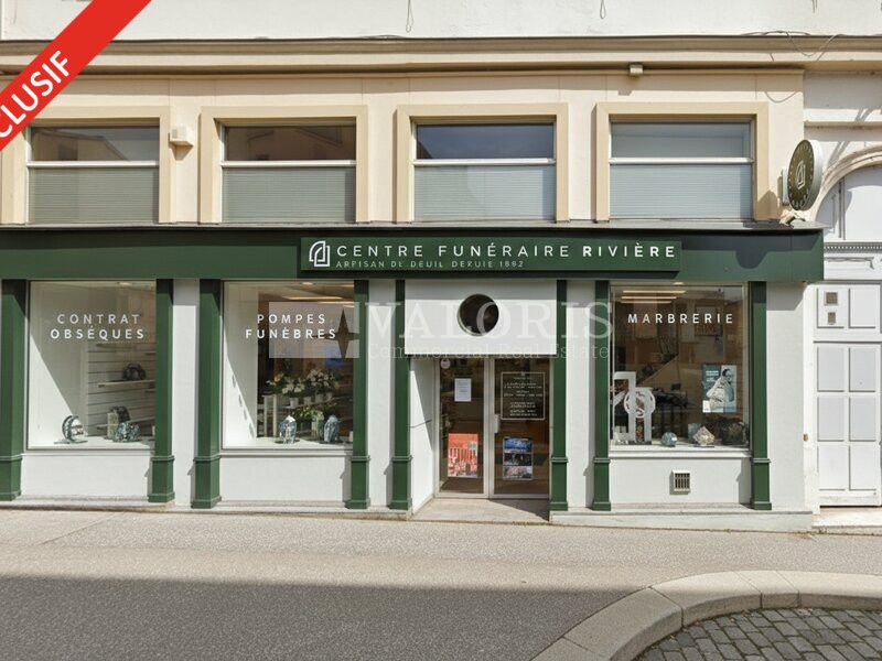 Location local commercial 126.8 m² non divisibles