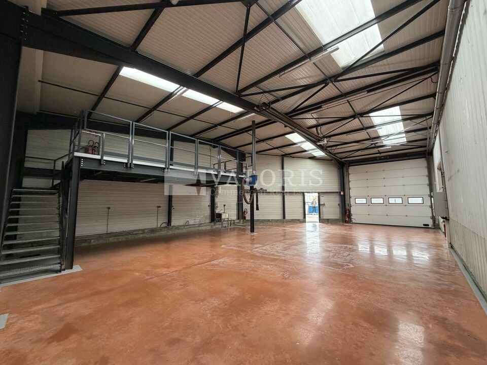 Valoris Real Estate vous propose à la location un bâtiment d'activité indépendant sur son terrain à Arnas, au coeur de la zone industrielle, à seulement 3mn de l'accès l'autoroute A6. 