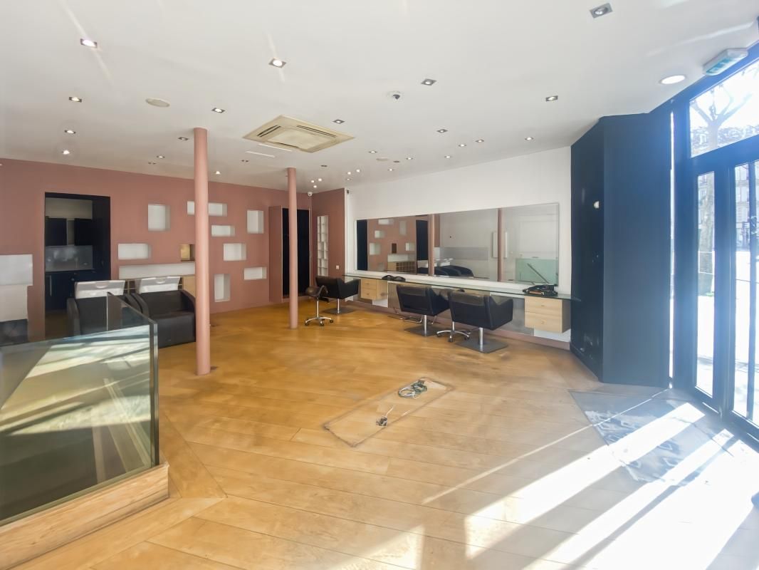 Location local commercial 63 m² non divisibles