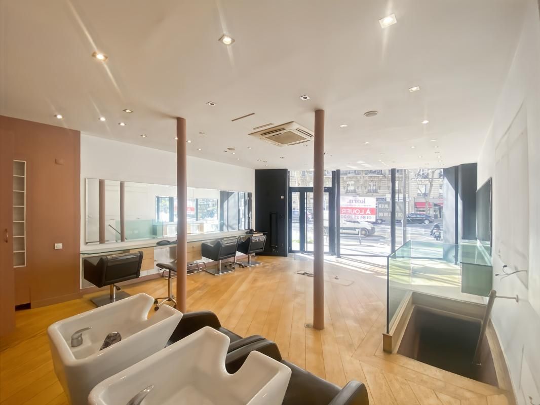 Location local commercial 63 m² non divisibles